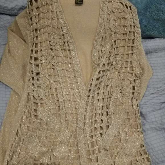 701) Lisa Originals womens top and vest - Picture 3 of 4